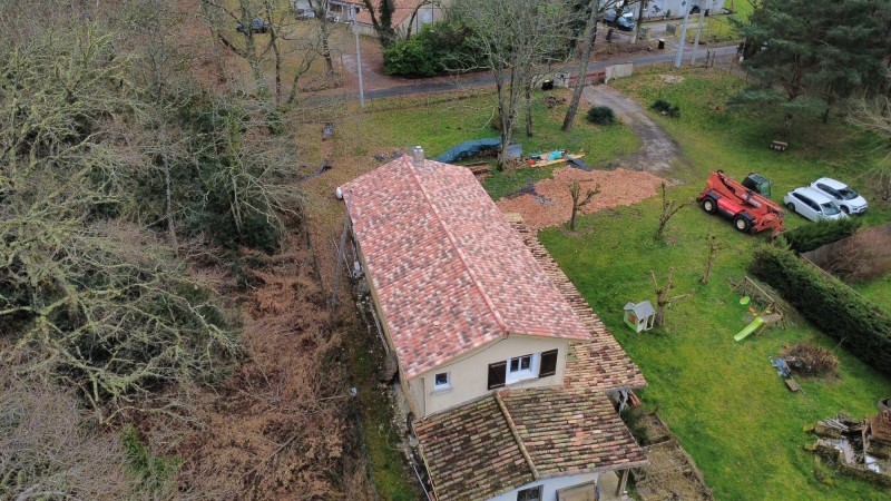 rénovation d une toiture début et fin vue par drone 