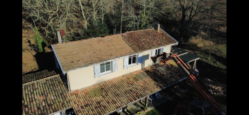 rénovation d une toiture début et fin vue par drone 