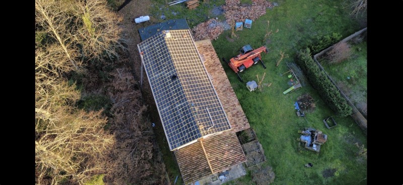 rénovation d une toiture début et fin vue par drone 