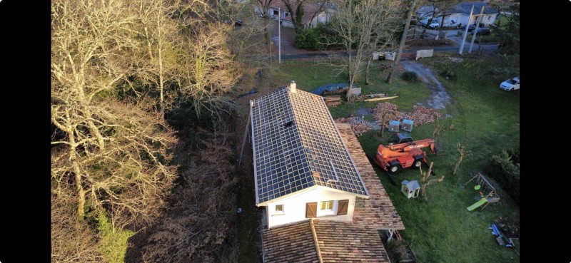 rénovation d une toiture début et fin vue par drone 