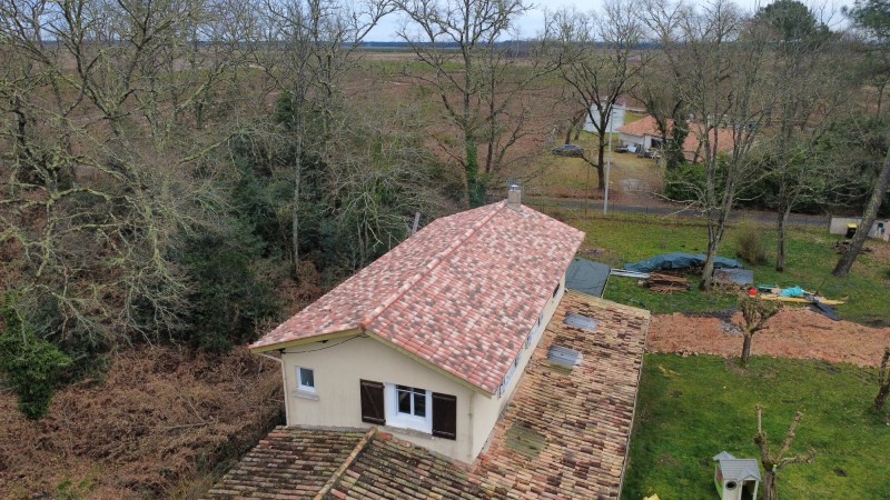 rénovation d une toiture début et fin vue par drone 